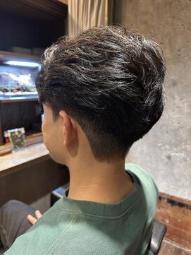 爽やかビジネス毛流れセンターパート