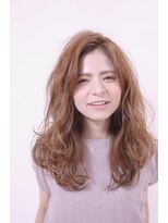 ジゼル(gisele)&nbsp;外国人風ゆるウェーブ×コーラルベージュ