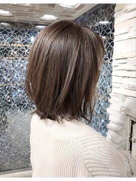 ミッシェル アフロート(michelle afloat) 20代30代40代50代前下がりCカーブ外ハネボブ