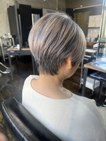 ガルボ ヘアー(garbo hair)&nbsp;白髪活かしカラー　グレイッシュカラー　ショート　にしむら担当