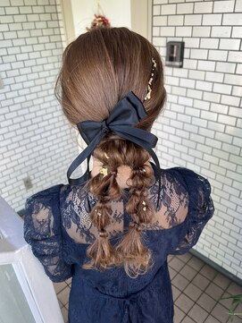 フェリーチェ(Felice) ツインポニー　ツインアレンジ　金箔ヘア　お呼ばれヘア