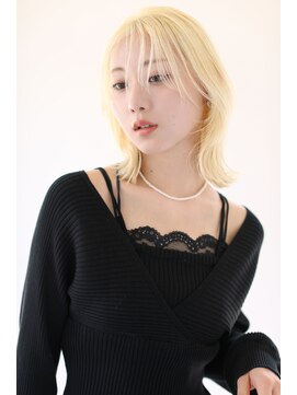 ヘアサロン ガリカ 表参道(hair salon Gallica) <miko>顔まわりレイヤーに切りっぱなしボブのブロンドヘア