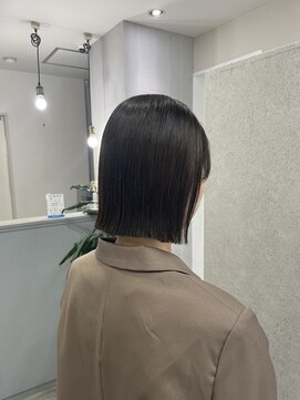 ヌーヴェル(nouvelle) 切りっぱなしボブ×ダークカラー