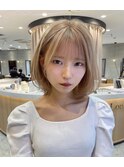 イメチェン/ホワイトブロンド/外ハネボブ/美髪ショート