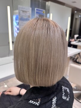 ケンジ 平塚 アネッタ(KENJE annetta) ★ミニボブ×ホワイティーミルク