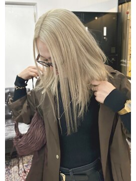 クイン(qin) ホワイトブランドベージュ