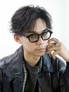 ゴールドシブヤ(GOALD SHIBUYA) フェザーショート　ニュアンスパーマ　センターパート　毛流れ