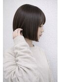 シンプルで上品なぱっつんボブ