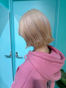 ユー イケブクロ(u Ikebukuro) ダブルカラー/ブリーチ2回/ホワイトベージュ/外ハネ/ボブ