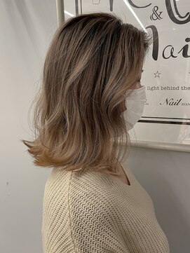 アヴァンス 京橋店(AVANCE) ミディアムヘアが外国風に！バレイヤージュグラデーション