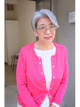 マレ(MARAIS) 白髪を活かしたかっこいいショートスタイル