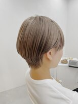 ソッチ(sotti.)&nbsp;ホワイトベージュ×耳掛けショート