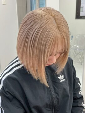 ベレーザシェルト(Beleza scelto) 13091フェザーショートミルクティーベージュホワイトブロンド