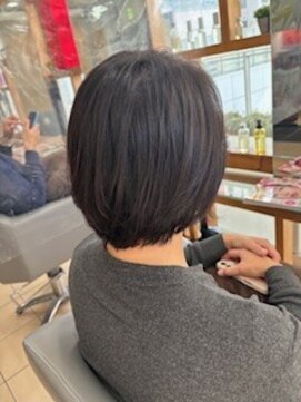 スタジオ アルファプラス 日暮里店(studio α+) ステップボーンカットカットボブショートハイライト白髪ぼかし