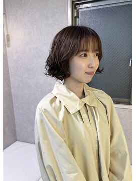 イリ(iri) 《iri 溝部》ミディアムパーマ