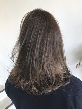 ノア(noa.) ハイライトで作るバレイヤージュ風グラデーションカラー