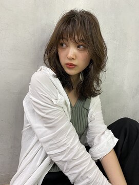 アイティー バイ アルバム 浦和店(IT by ALBUM) ミディアムウルフ_ハイライトカラーオリーブカラー_37210