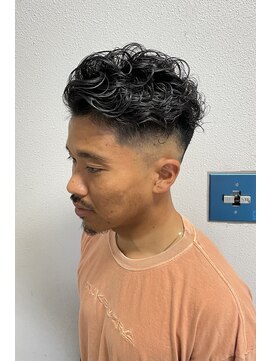 エヌドットバーバー ヒロオ(N.BARBER HIROO) スキンフェード 海外風パーマ〈広尾/恵比寿〉