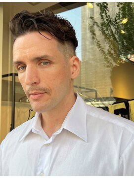 フリーク バーバーショップ 都島店(FREAK BARBER SHOP) サイドパート無造作パーマバーバースタイルフェード