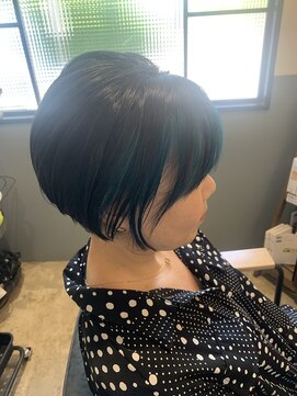 ルースヘアー(luz hair) 刈り上げ女子　ターコイズブルー