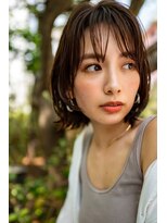 20代30代大人可愛いグレージュカラー斜めバングショートボブ