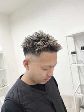 リードヘアーバイバンプ(Lead Hair by vamp) ホワイトメッシュメンズパーマ