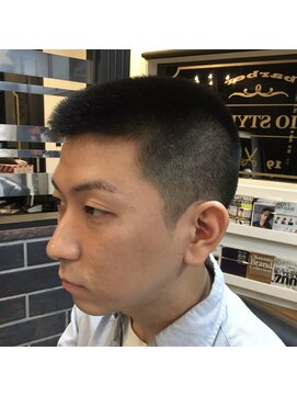 レイ(Ray) 男らしさを引き出すスポーツ刈【メンズカット】
