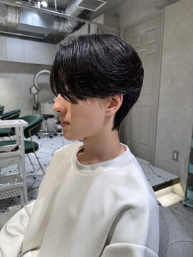 ゼスト リル 新宿(ZEST lill) 塩澤太一 センターパート ニュアンスパーマ 毛流れパーマ