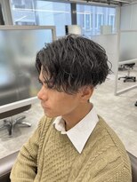 キートス(Kiitos)&nbsp;センターパート　緩め縦落ちツイストスパイラル