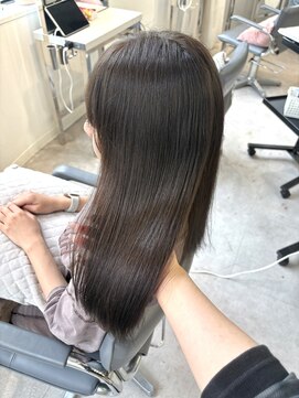 ユーフォリア 渋谷グランデ(Euphoria SHIBUYA GRANDE) アッシュブラウン　艶髪　赤み消しカラー　透明感