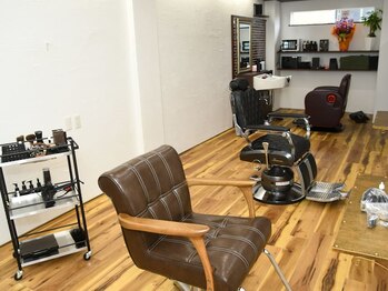 シャンディズバーバーショップ(SHANDY's BARBER SHOP)の写真/【第一印象は清潔感から】デキる男の身だしなみ◎カット＋眉カットで好感度UPの爽やかビジネスヘアへ。