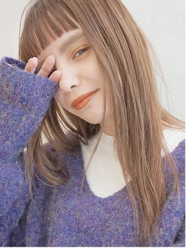 ディッセンバー 神宮前(December) ベージュカラーワイドバングオン眉暖色ベージュ切りっぱなし