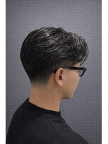 ワンワンオー バーバーショップ 長浜店(@110 BARBER SHOP) ミディアムショート×フェードテーパーで作る、洗練された男髪