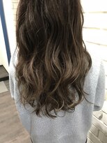 ノーヴェドゥーエ(novedue) 透明感のあるグレーベージュグラデーション