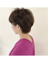 デフィー(DEFY)&nbsp;トップにレイヤーを入れたショートボブヘア