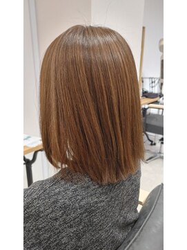 ウトシティ 軽さのあるボブ