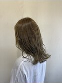 オリーブベージュ