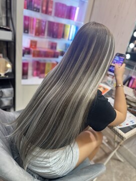 ヘアーグランデシーク(Hair Grande Seeek) グレージュ×ホワイトハイライト
