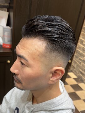 ミリオンバックス 御徒町店(Million Backs) スキンフェード/オールバック/刈り上げ<理容室>[メンズ/眉毛]