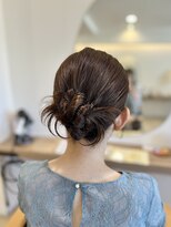 シー(she.) カチモリヘア　タイトヘア　シニヨン　結婚式ヘア