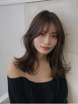 イーナ(iina) 小顔レイヤーくびれミディアム