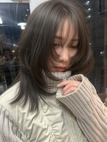 ニディ(Nide)&nbsp;透明感オリーブグレージュ×ミディアムレイヤー