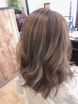 フローリッシュ(Flourish) 落ち着いたハイトーンカラー