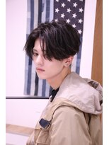 ネイビー(NAVY)&nbsp;ナチュラルセンターパート 女子ウケ〇 毛流れ韓流ヘア