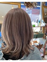 ローレン(Loren)&nbsp;ハイトーン×ゆるっと外ハネミディアム