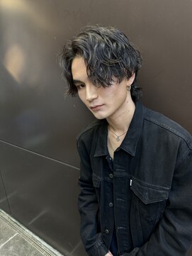 アクシー ヘアーアンドメイク(AXY HAIR&MAKE) ニュアンスパーマウルフセンターパートアッシュブラック新宿