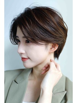 モコ(MOCO) ハイ＆ローライトで立体感のある美人ヘアに（サイド）