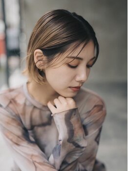 ルームヘア 笹塚フレンテ前店(Room hair)の写真/極ツヤカラーで上質な仕上がりに。髪質に合わせた施術だからハイトーンでもダメージレスが叶う[笹塚駅]