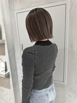 ヨーク(YOKE) YOKE 切りっぱなしボブ丸くないボブオリーブグレーベージュ