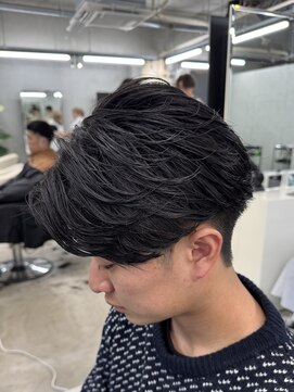 エデアンルクラ 下通(EDEAN Leclat) 熊本メンズパーマ ニュアンス フェザー センターパート 韓国ヘア